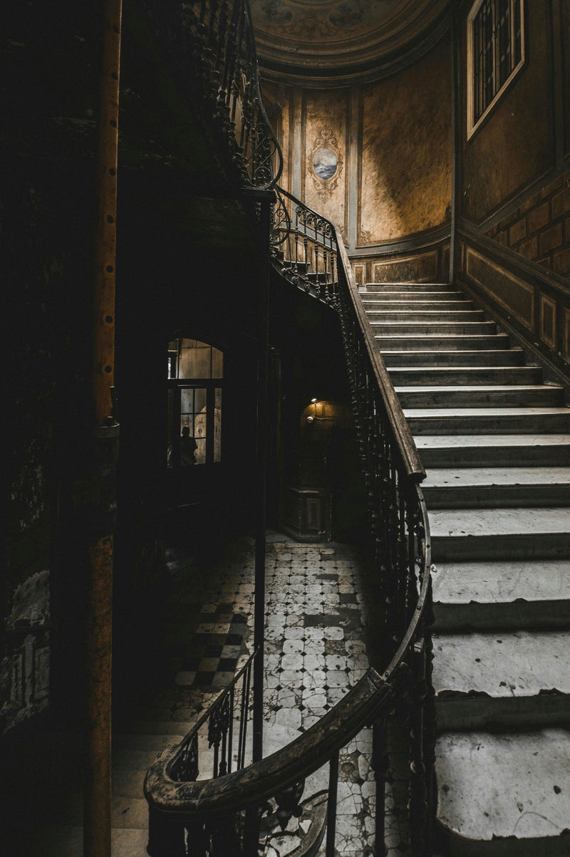 scary-manor-entry
