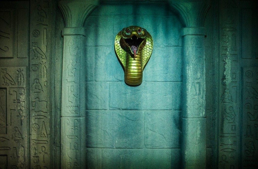 serpent-on-the-wall