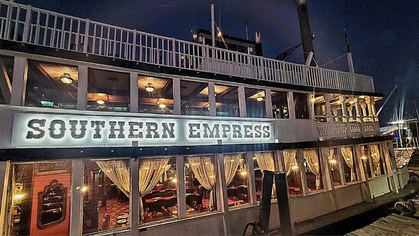cruise close up with decor
