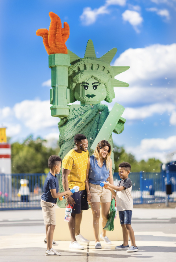 statue-of-liberty-family-pic