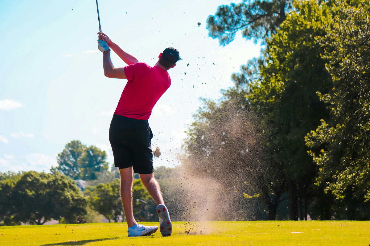swinging-golf-club