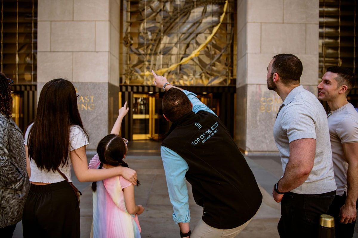 tour-guide-pointing