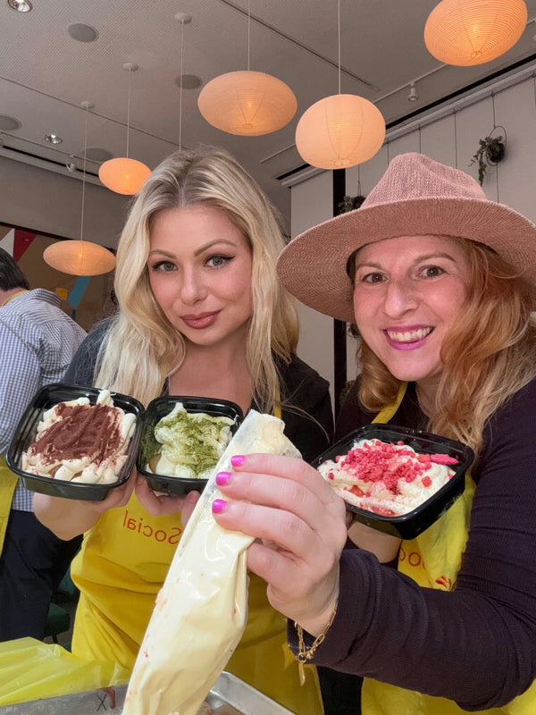 women-with-tiramisu