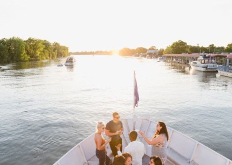 young-adults-on-the-front-of-a-cruise-boat